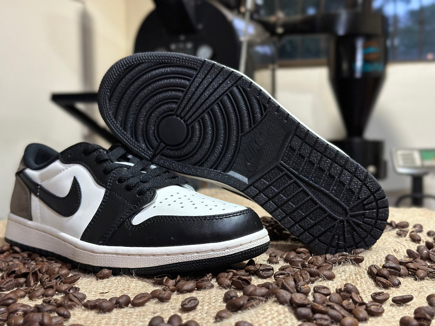 Air Jordan 1 Retro Low OG "Mocha"