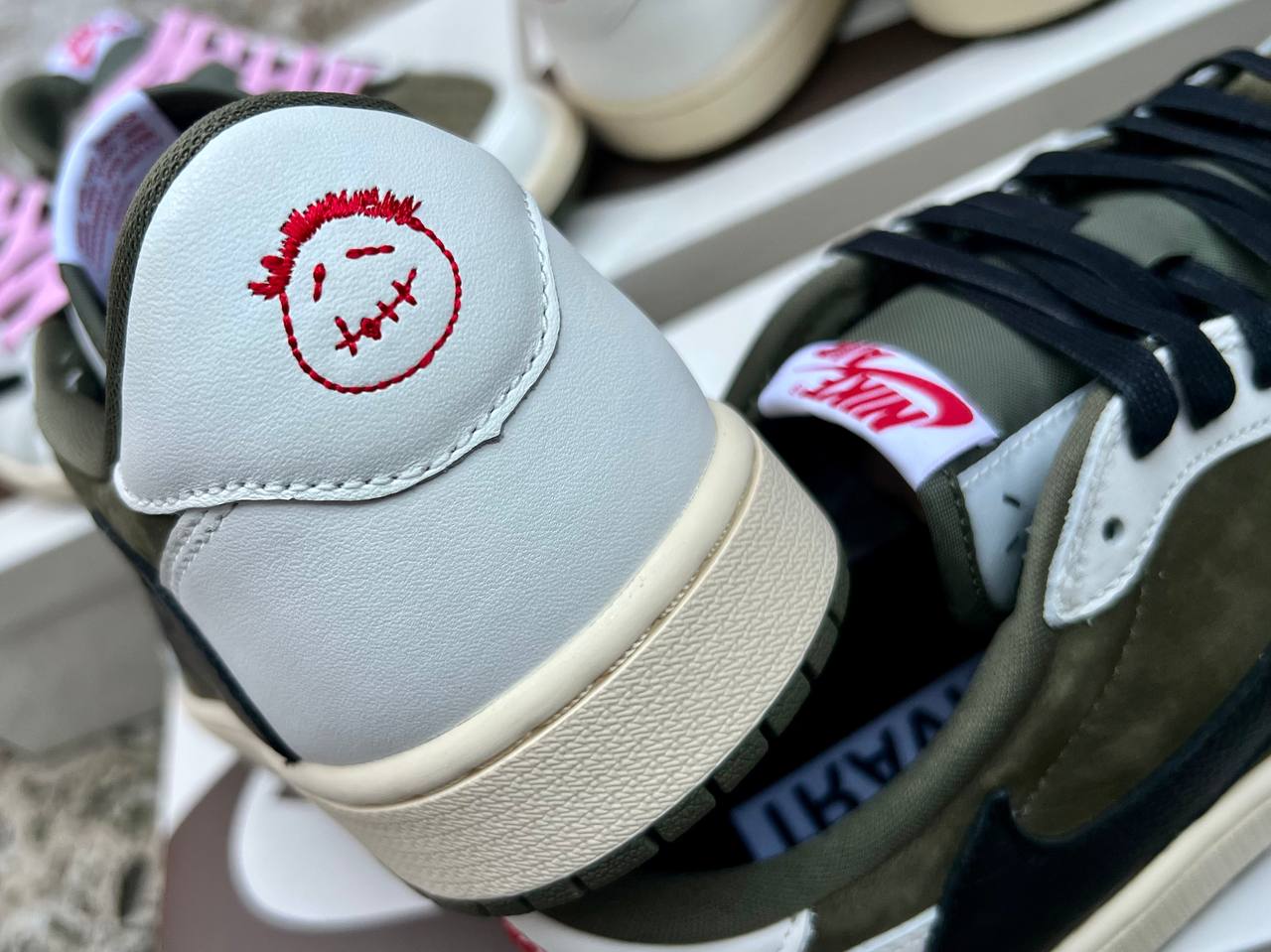 Air Jordan 1 Low OG SP x Travis Scott "Medium Olive"