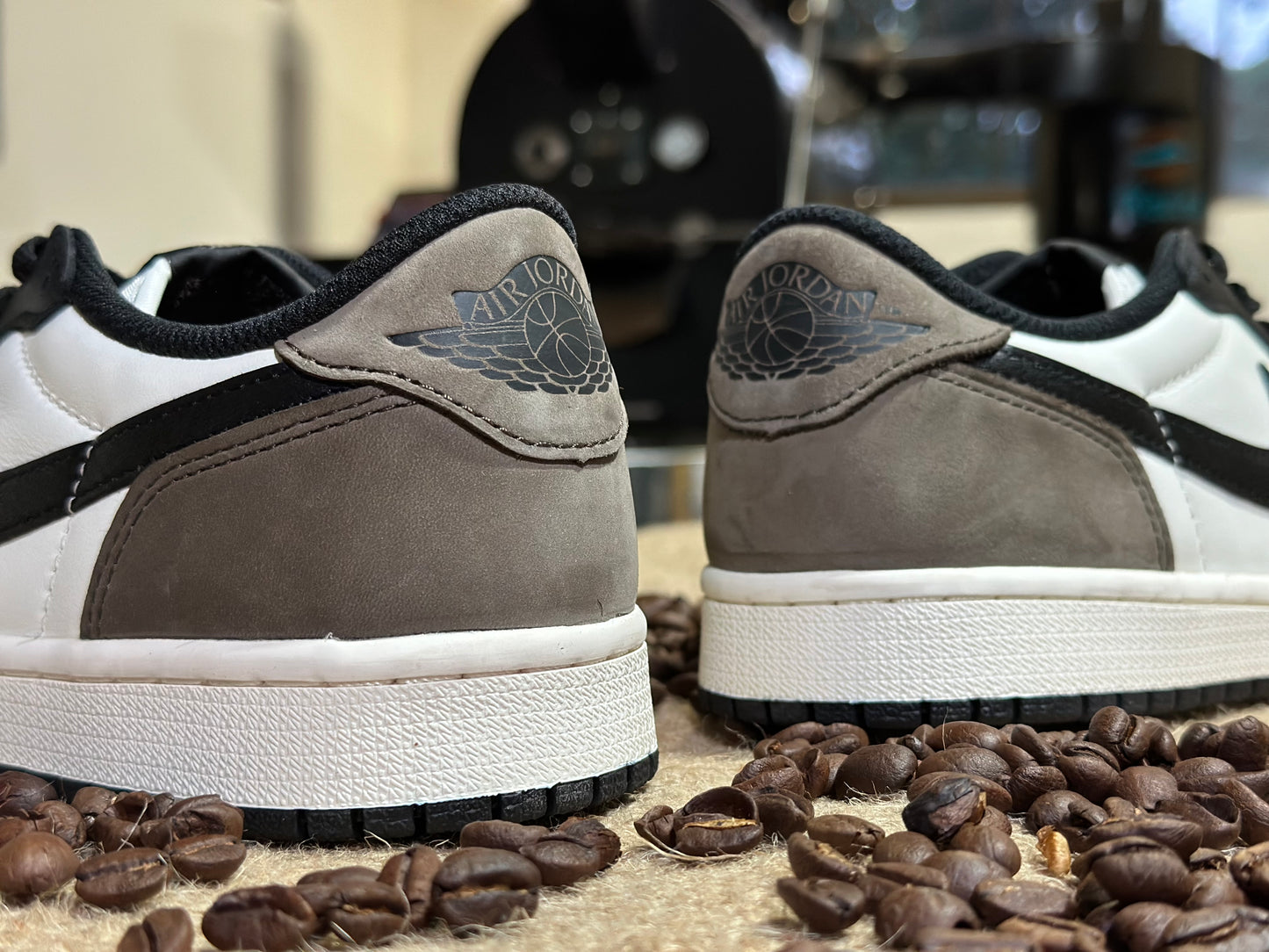 Air Jordan 1 Retro Low OG "Mocha"