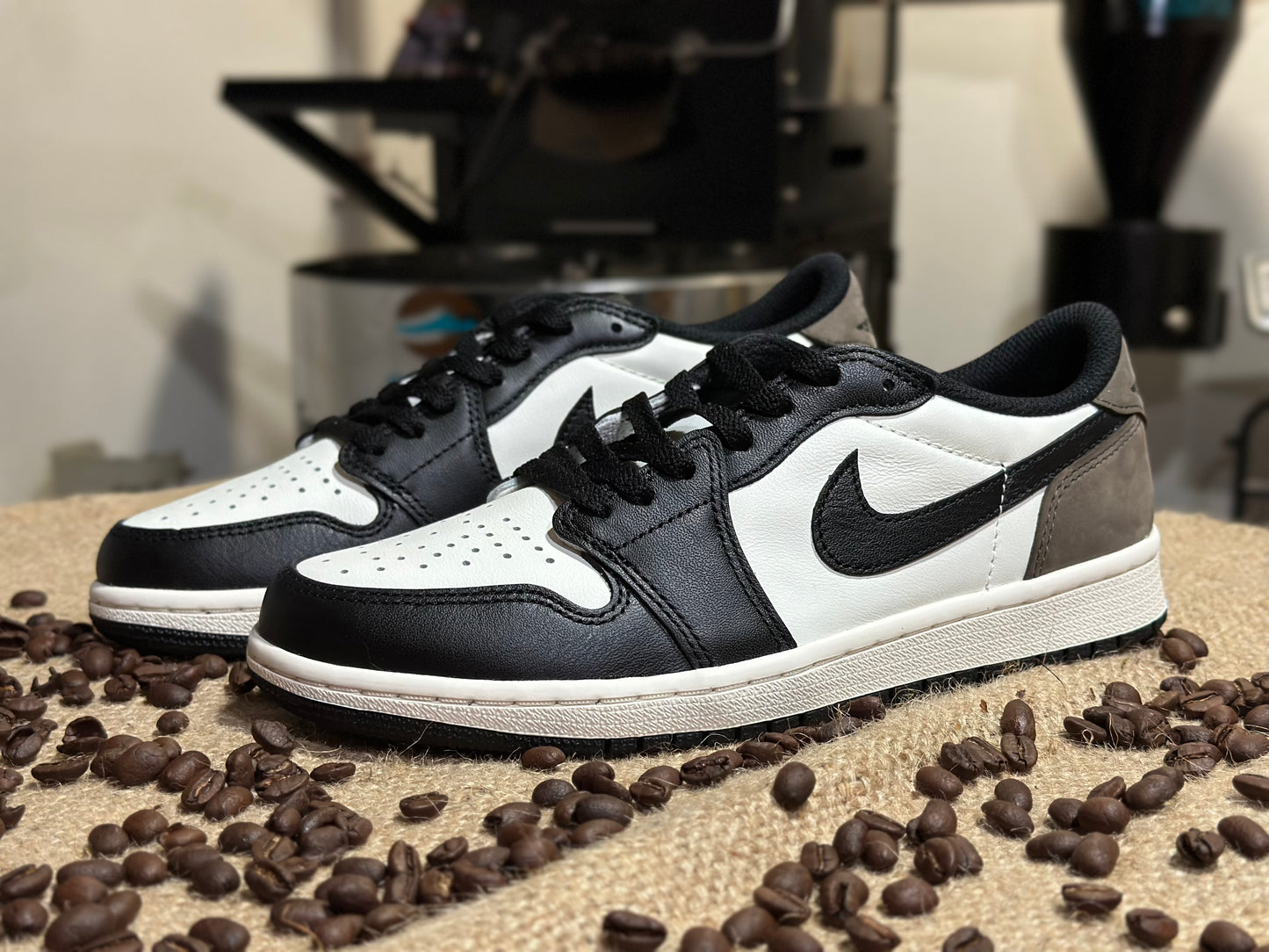 Air Jordan 1 Retro Low OG "Mocha"