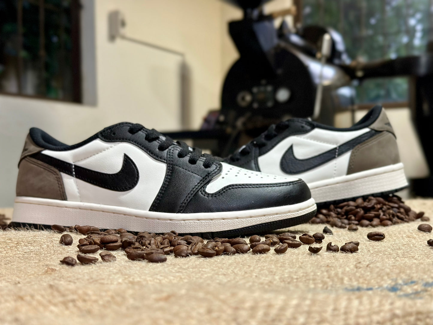 Air Jordan 1 Retro Low OG "Mocha"