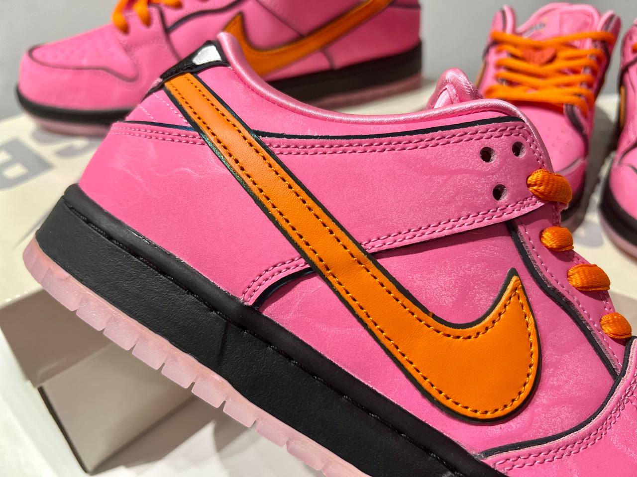 SB Dunk Low x The Powerpuff Girls "Blossom" (Bombón)