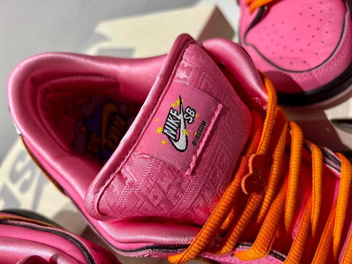 SB Dunk Low x The Powerpuff Girls "Blossom" (Bombón)