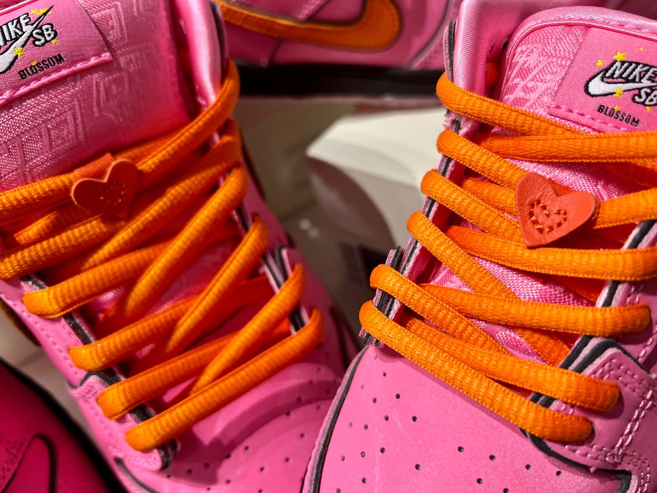 SB Dunk Low x The Powerpuff Girls "Blossom" (Bombón)
