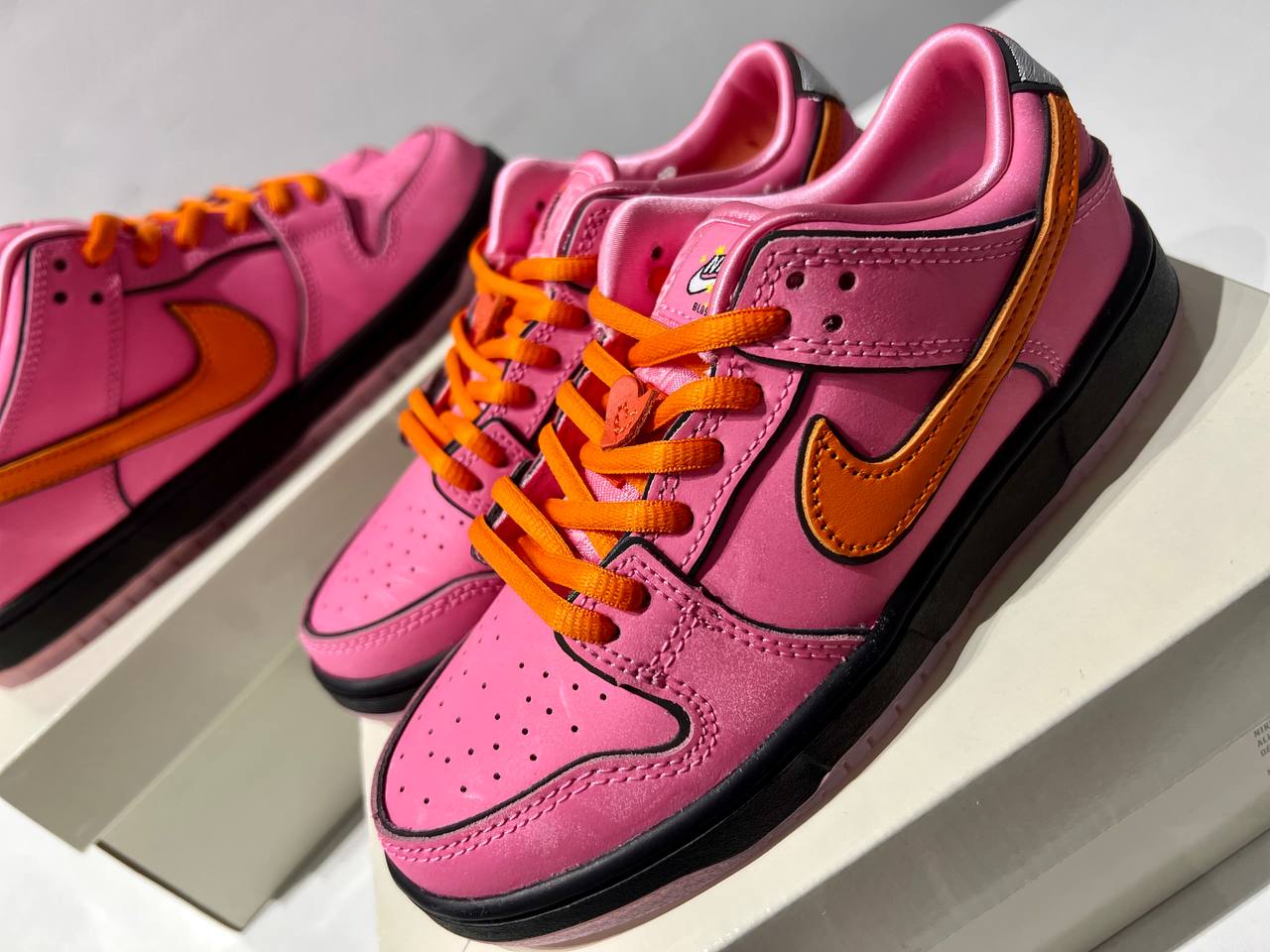 SB Dunk Low x The Powerpuff Girls "Blossom" (Bombón)