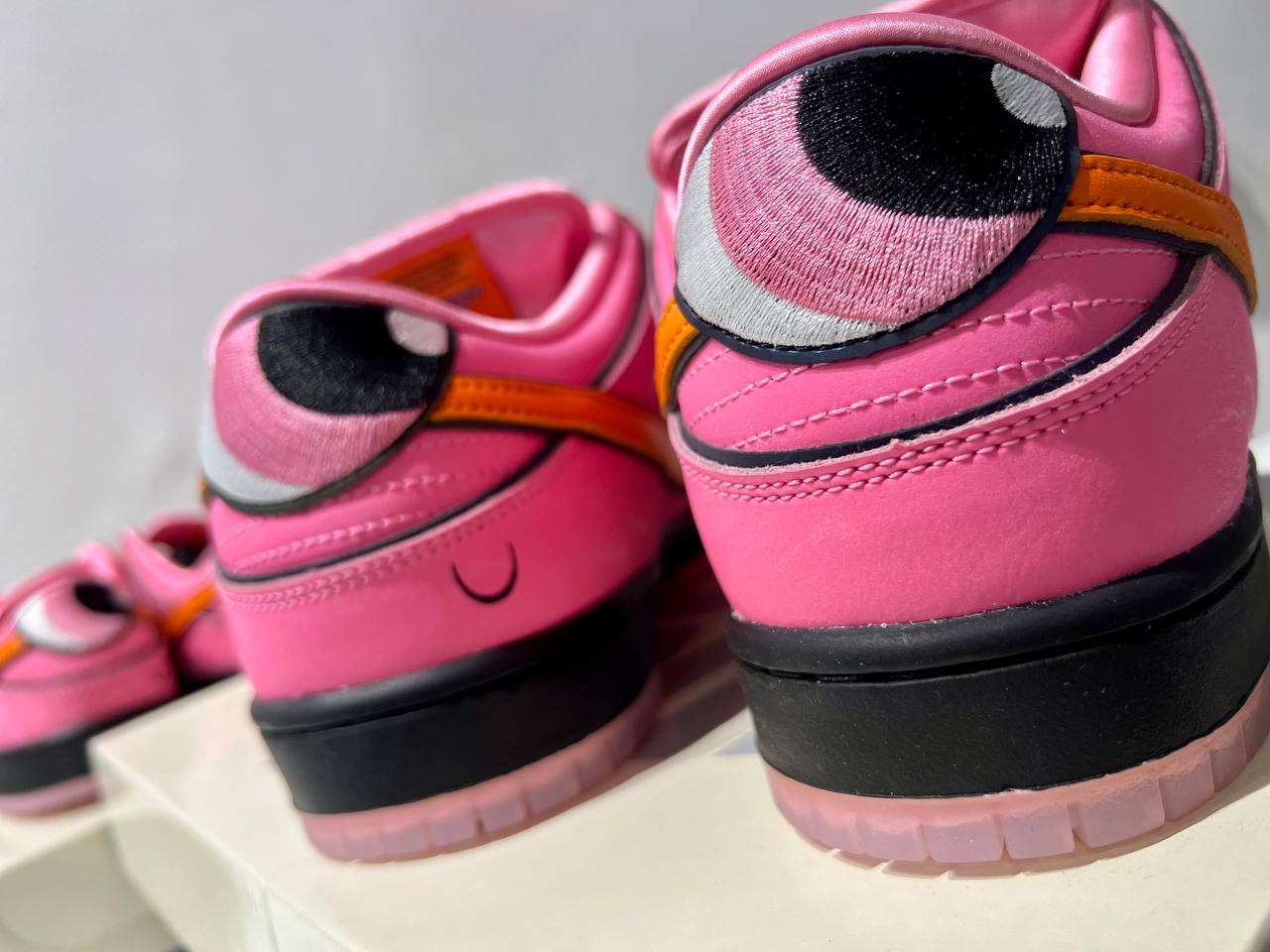 SB Dunk Low x The Powerpuff Girls "Blossom" (Bombón)