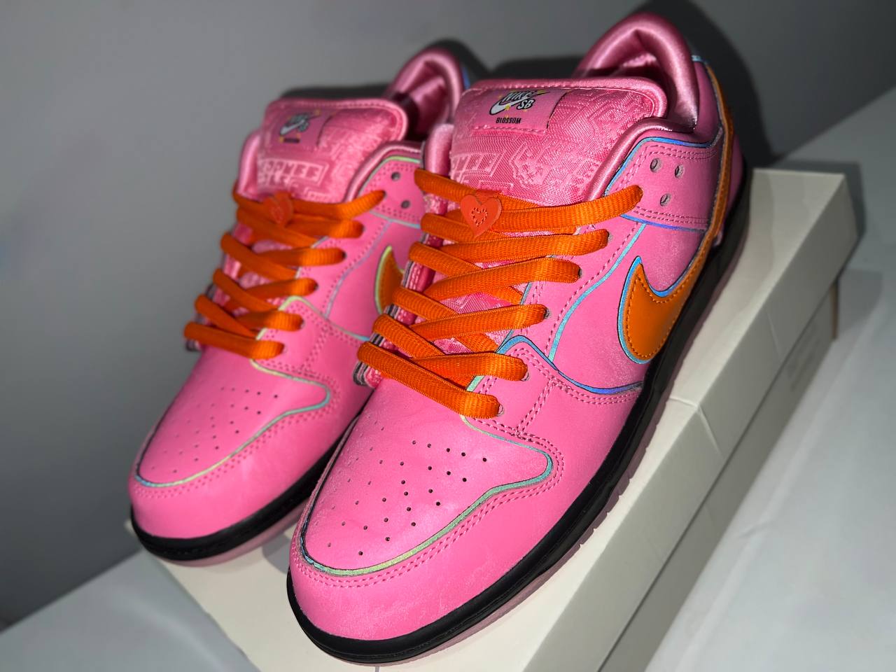 SB Dunk Low x The Powerpuff Girls "Blossom" (Bombón)