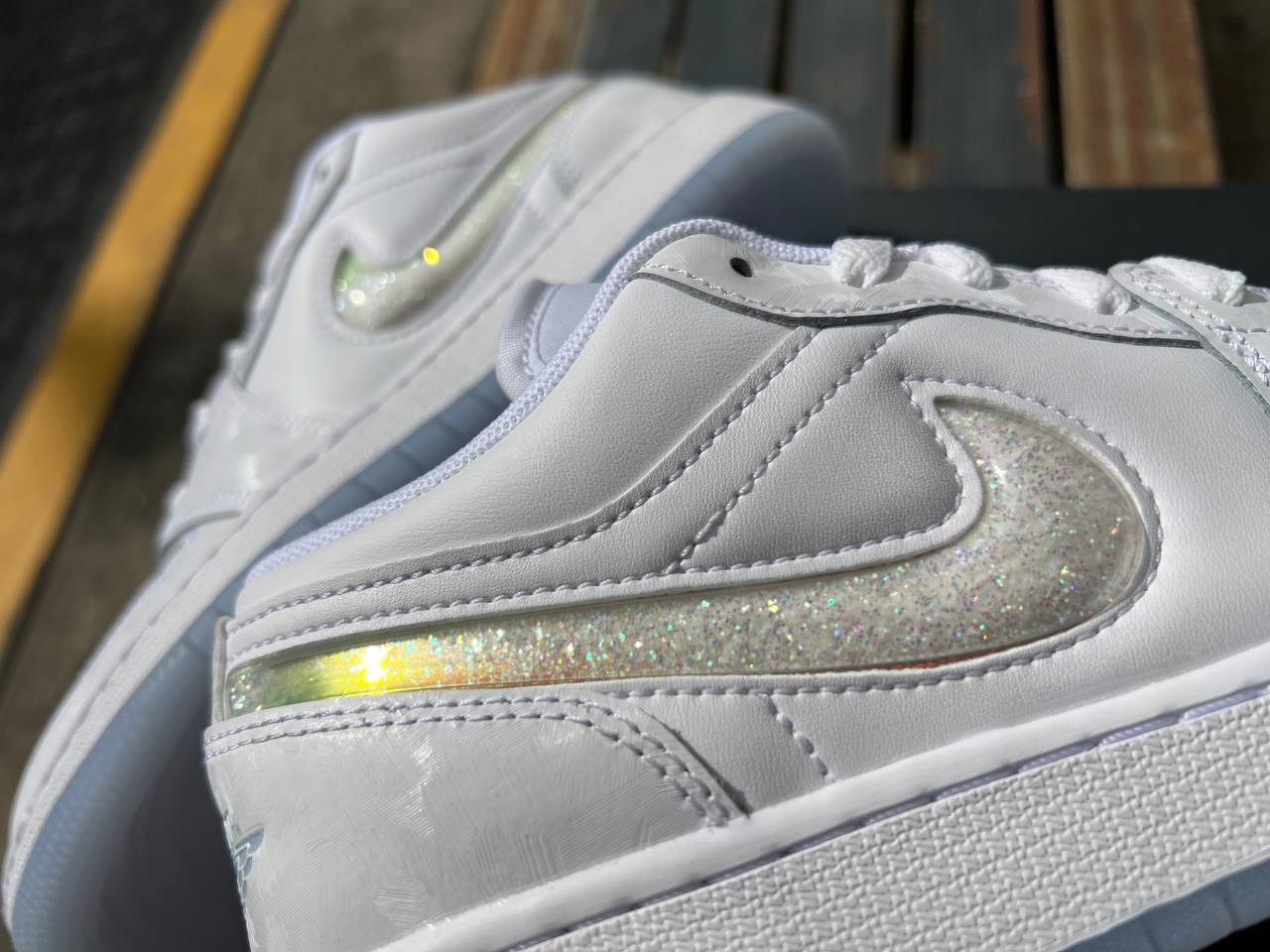 Air Jordan 1 Low SE "Glitter Swoosh"