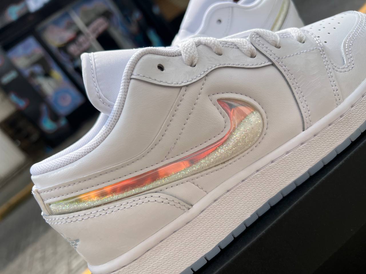 Air Jordan 1 Low SE "Glitter Swoosh"