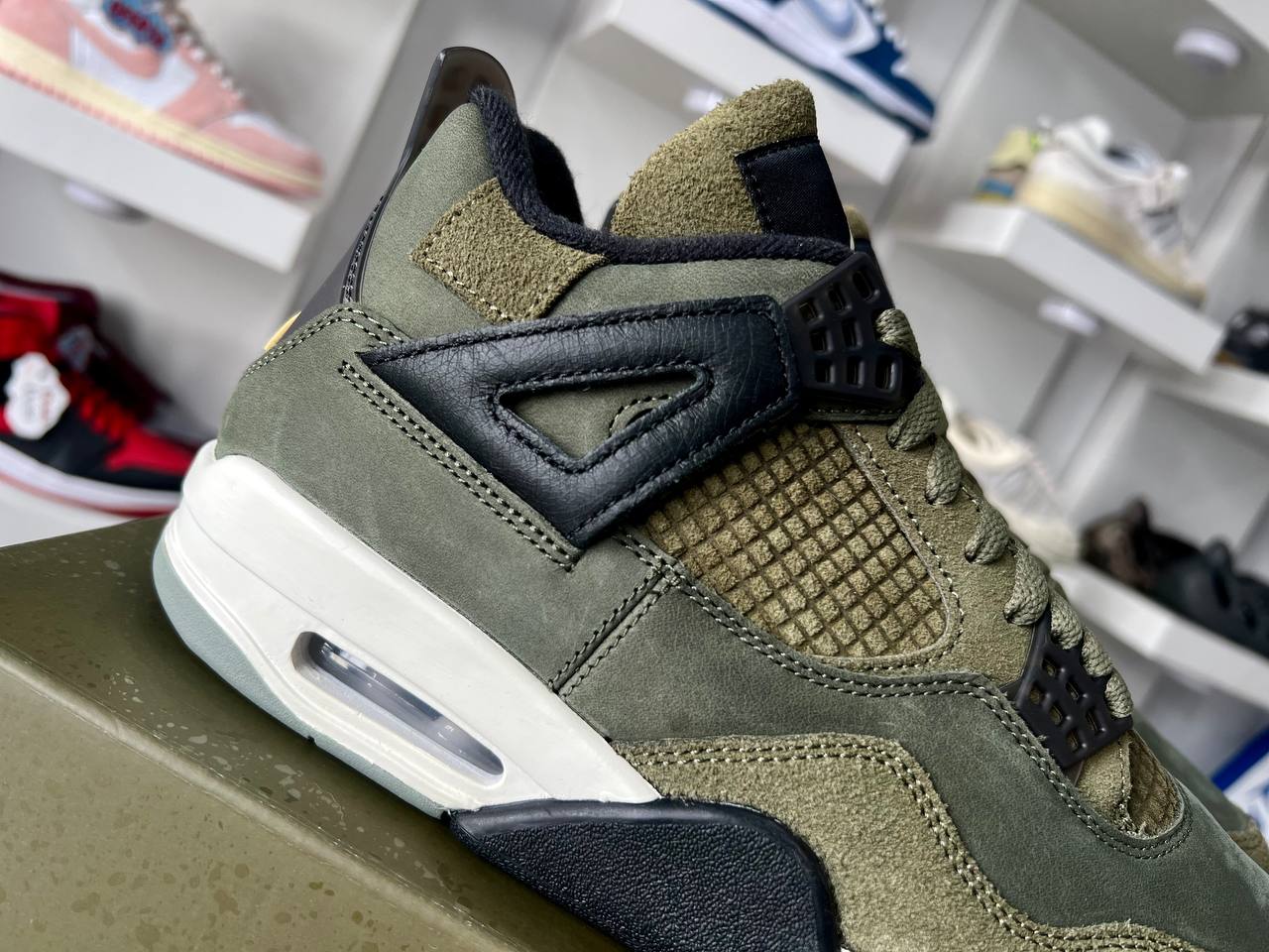 Air Jordan 4 Retro SE Craft "Medium Olive"