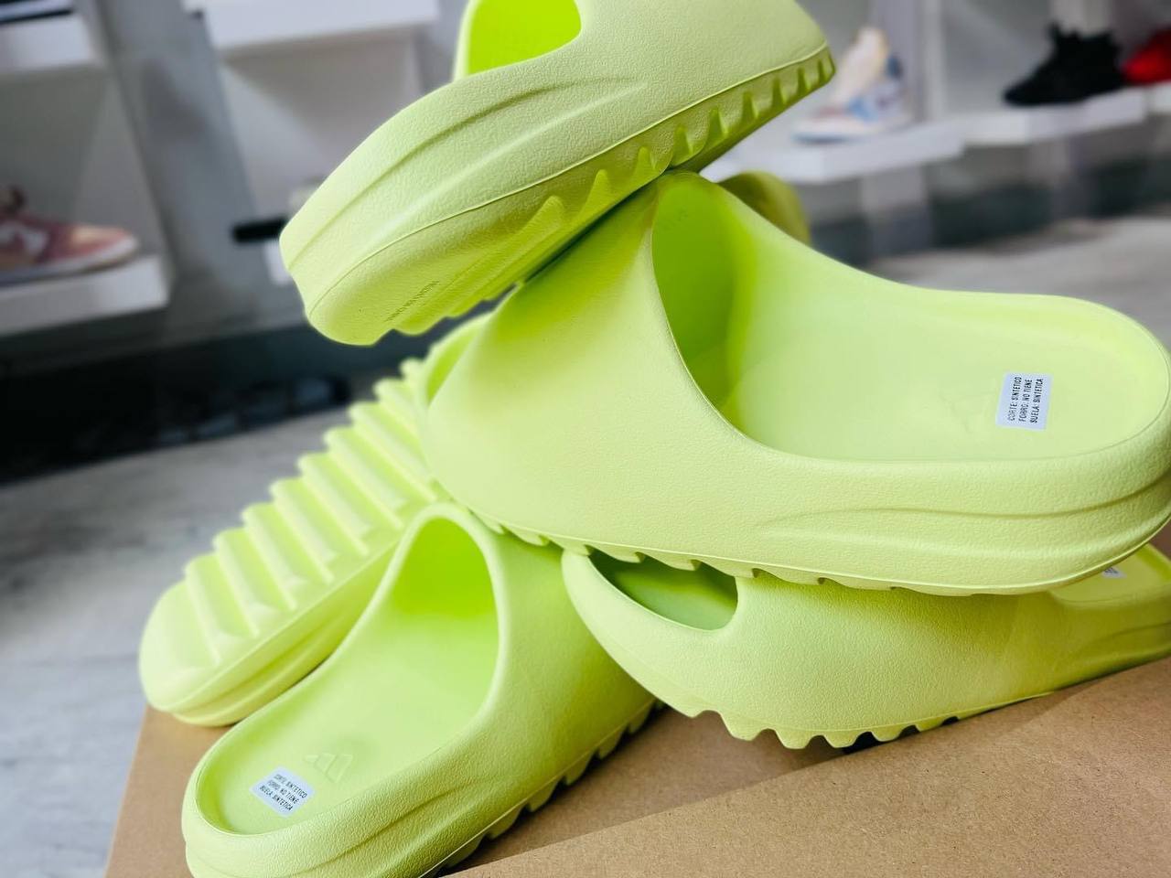 Yeezy Slide "Glow Green"