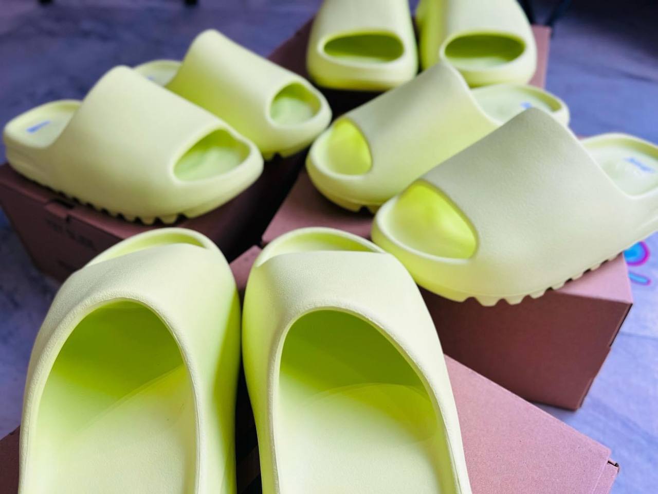 Yeezy Slide "Glow Green"