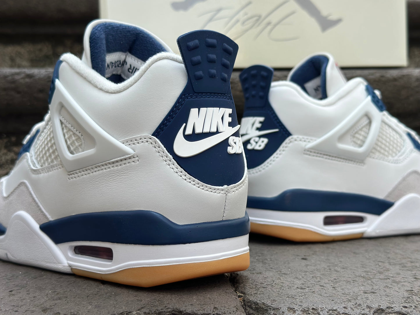 SB x Air Jordan 4 Retro "Navy"