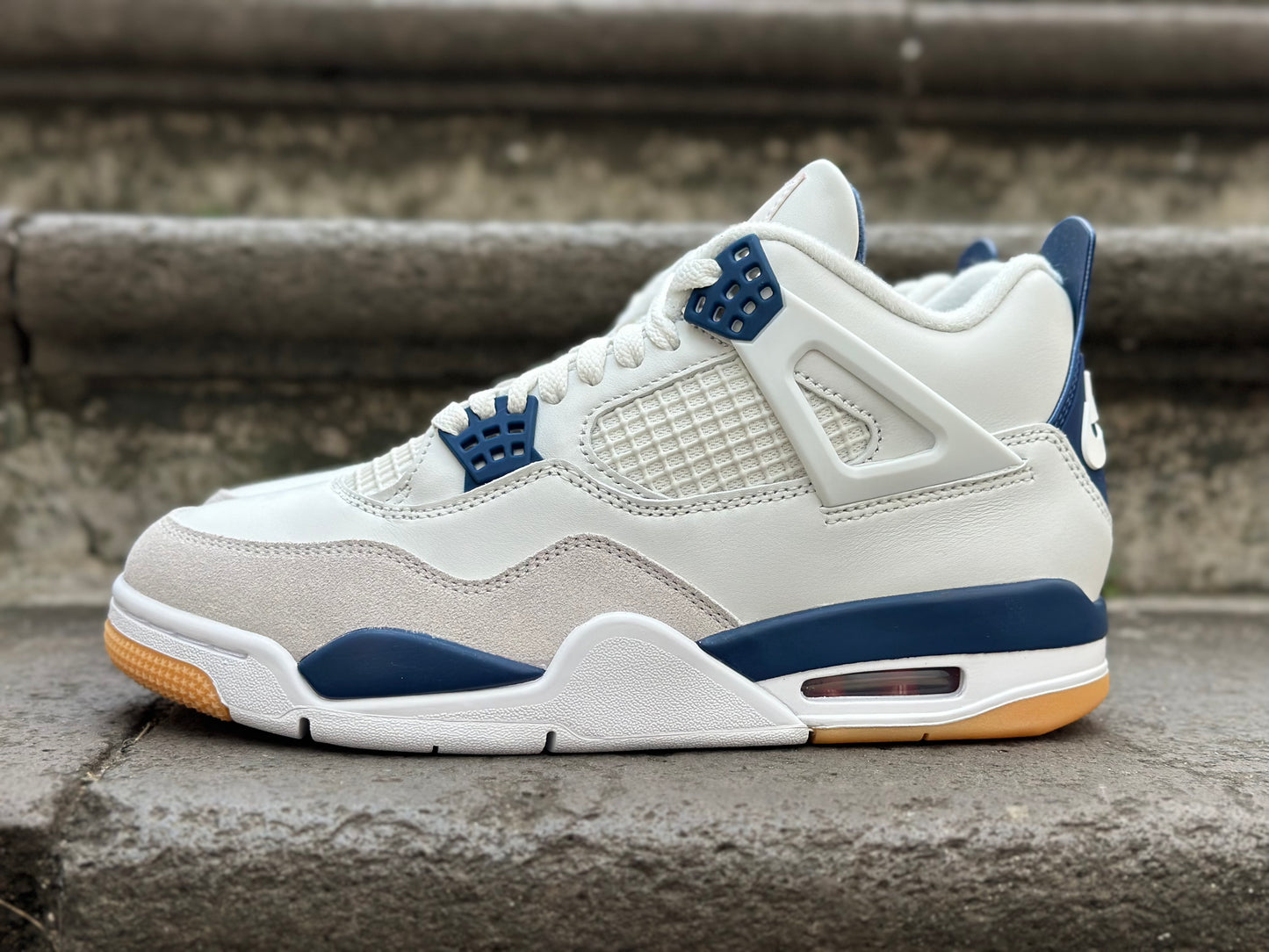 SB x Air Jordan 4 Retro "Navy"