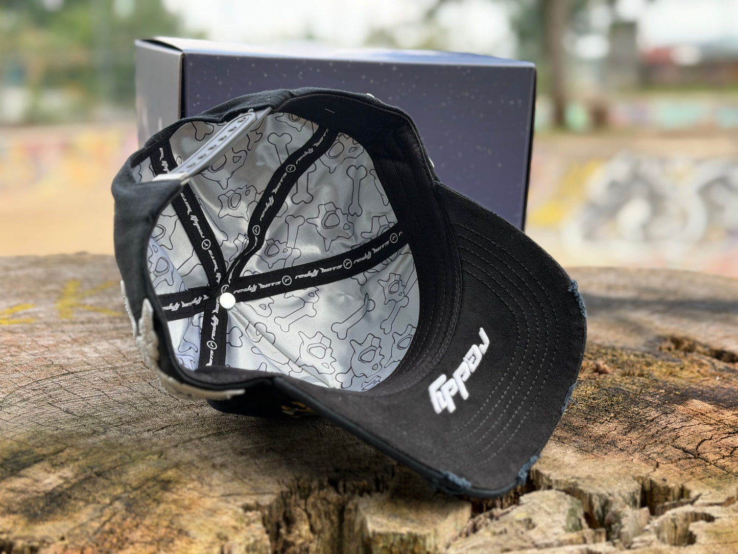 Reddy "NY Bones Crystal" (Black Glow in the dark)