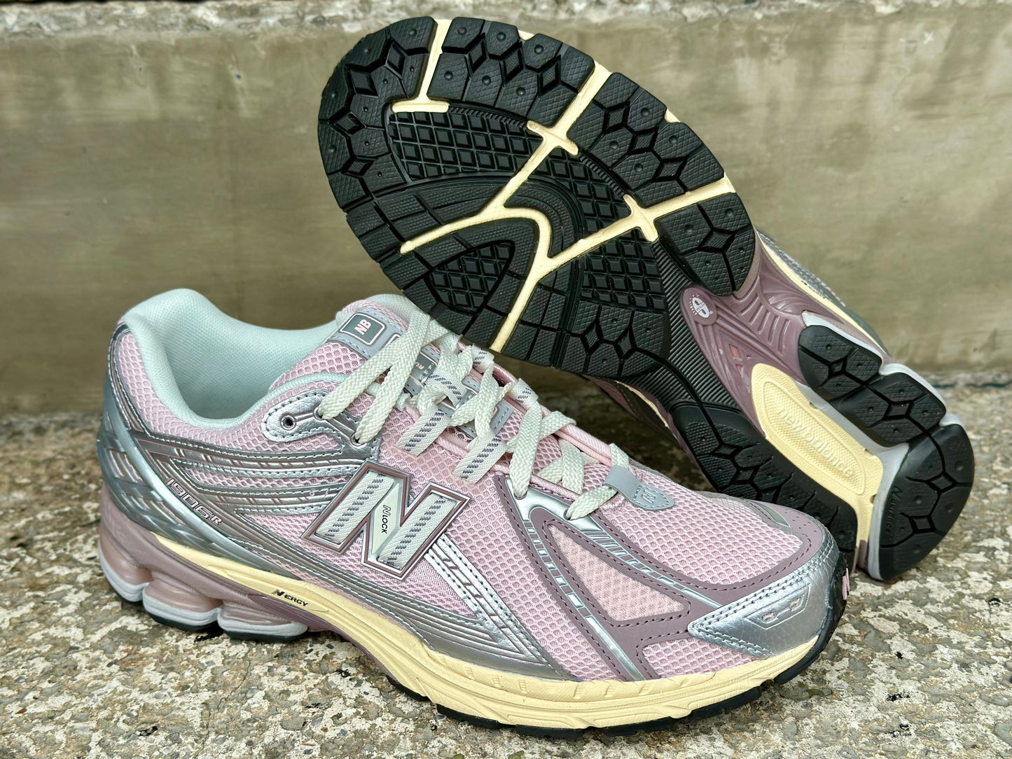 New Balance 1906r "Rose Sugar"