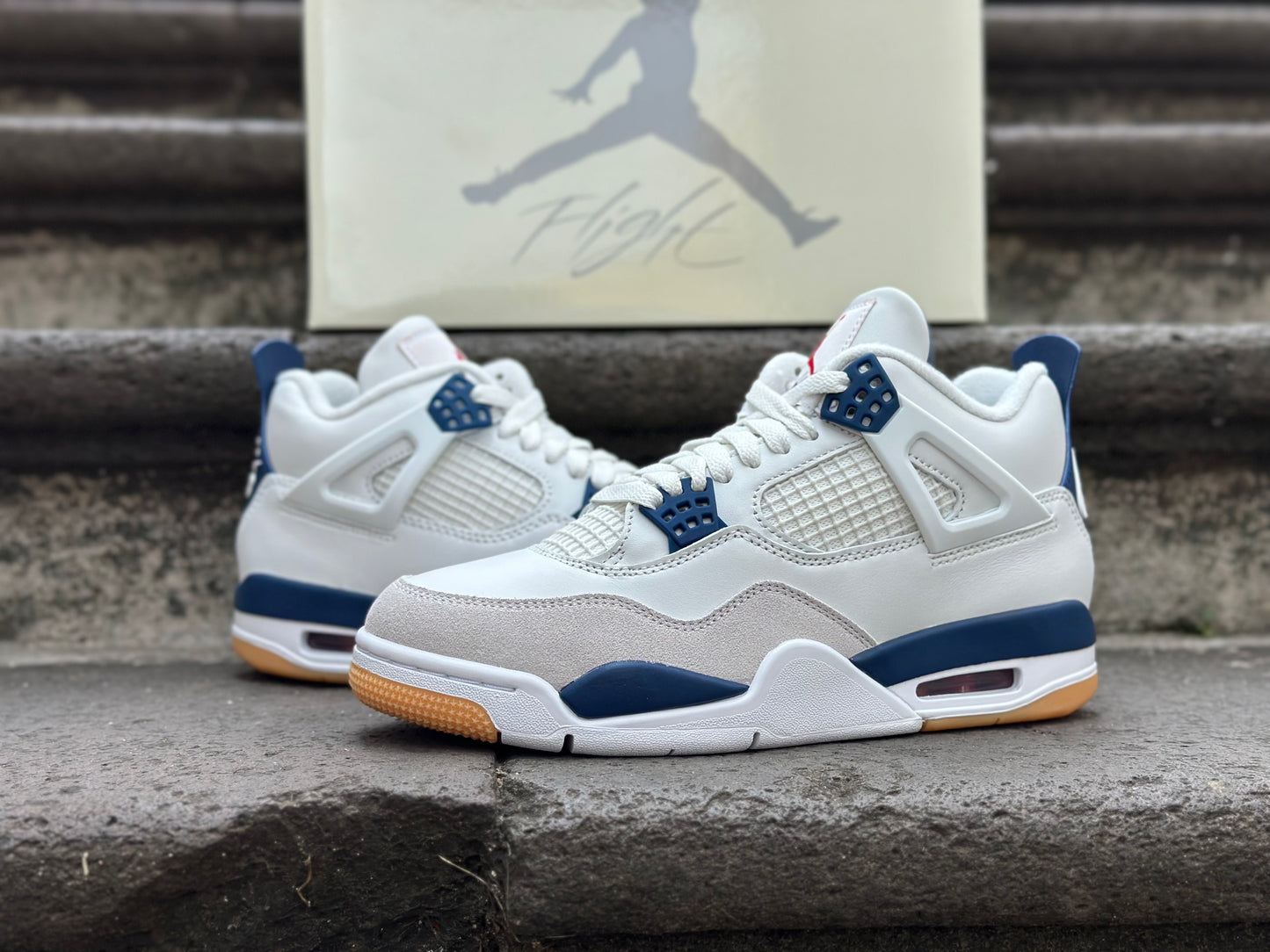 SB x Air Jordan 4 Retro "Navy"