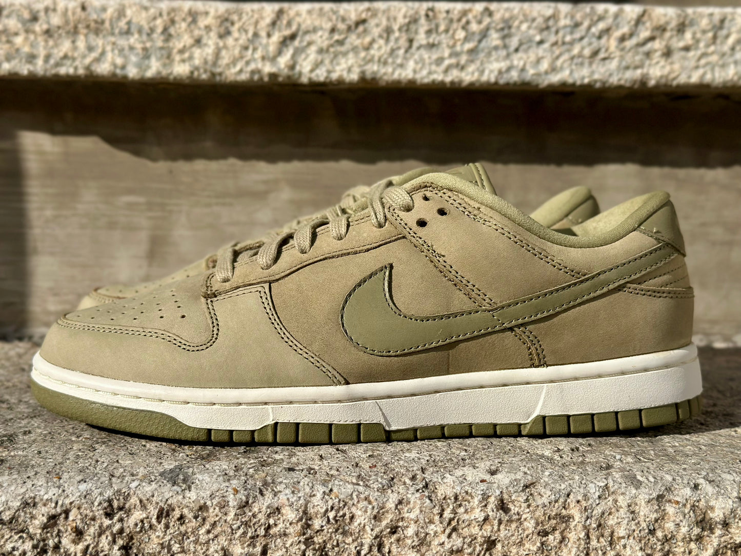 Nike Dunk Low "Neutral Olive" (W)