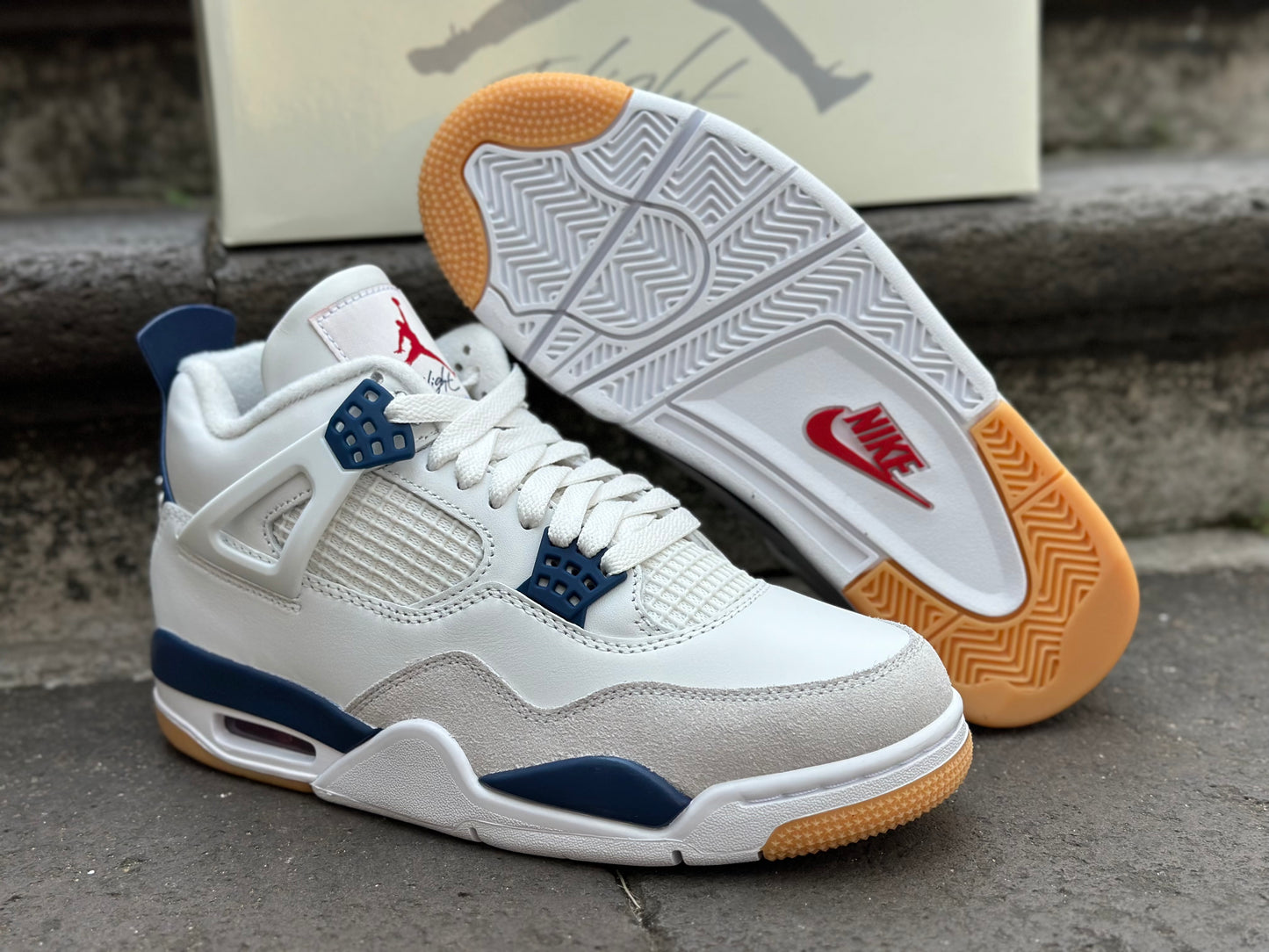 SB x Air Jordan 4 Retro "Navy"