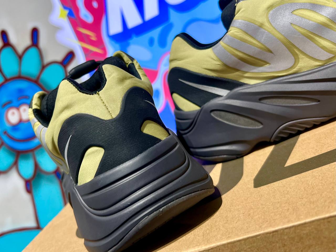 Yeezy 700 Boost MNVN "Resin"