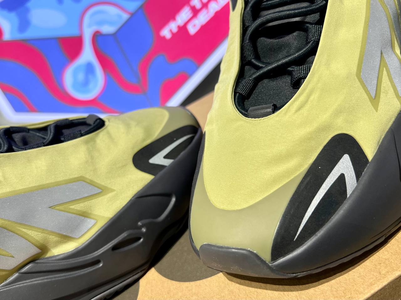 Yeezy 700 Boost MNVN "Resin"