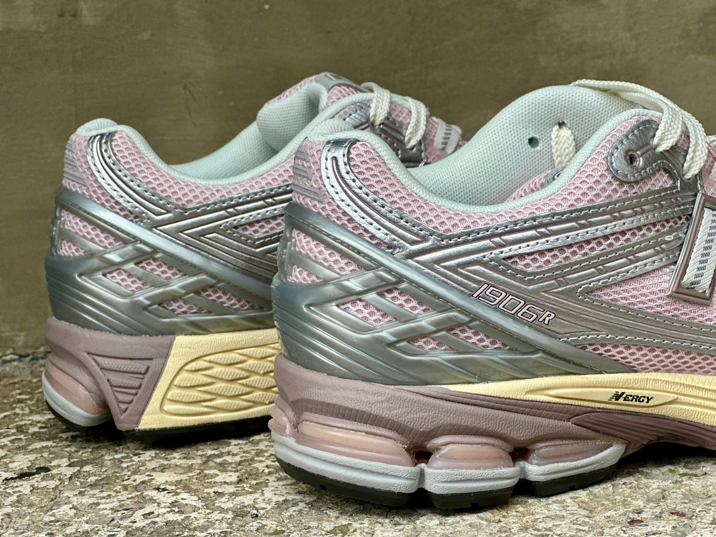 New Balance 1906r "Rose Sugar"