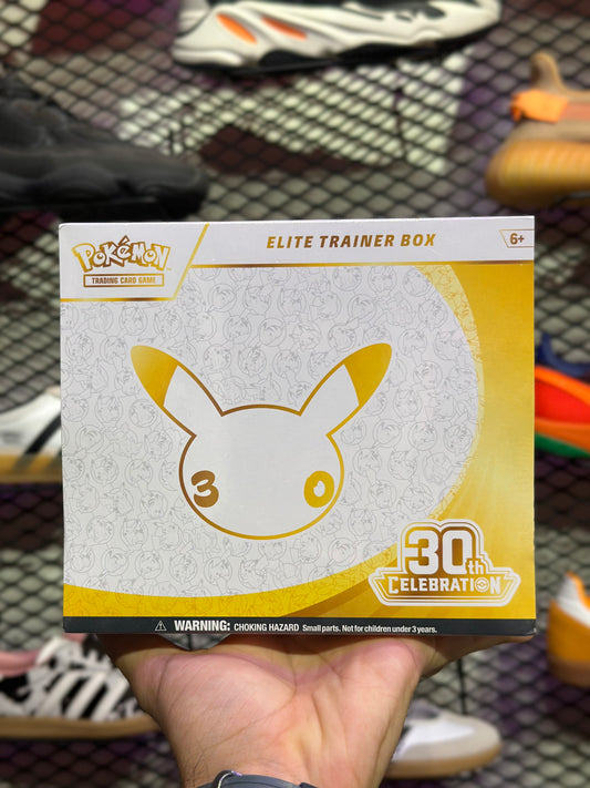 Pokémon TCG 30th Aniversario "Elite Trainer Box"