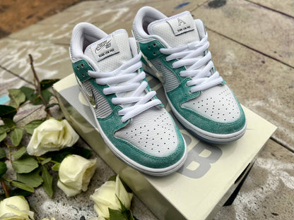 SB Dunk Low Pro x April Skateboards