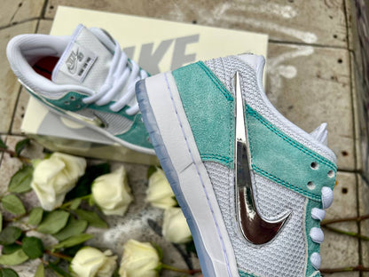 SB Dunk Low Pro x April Skateboards