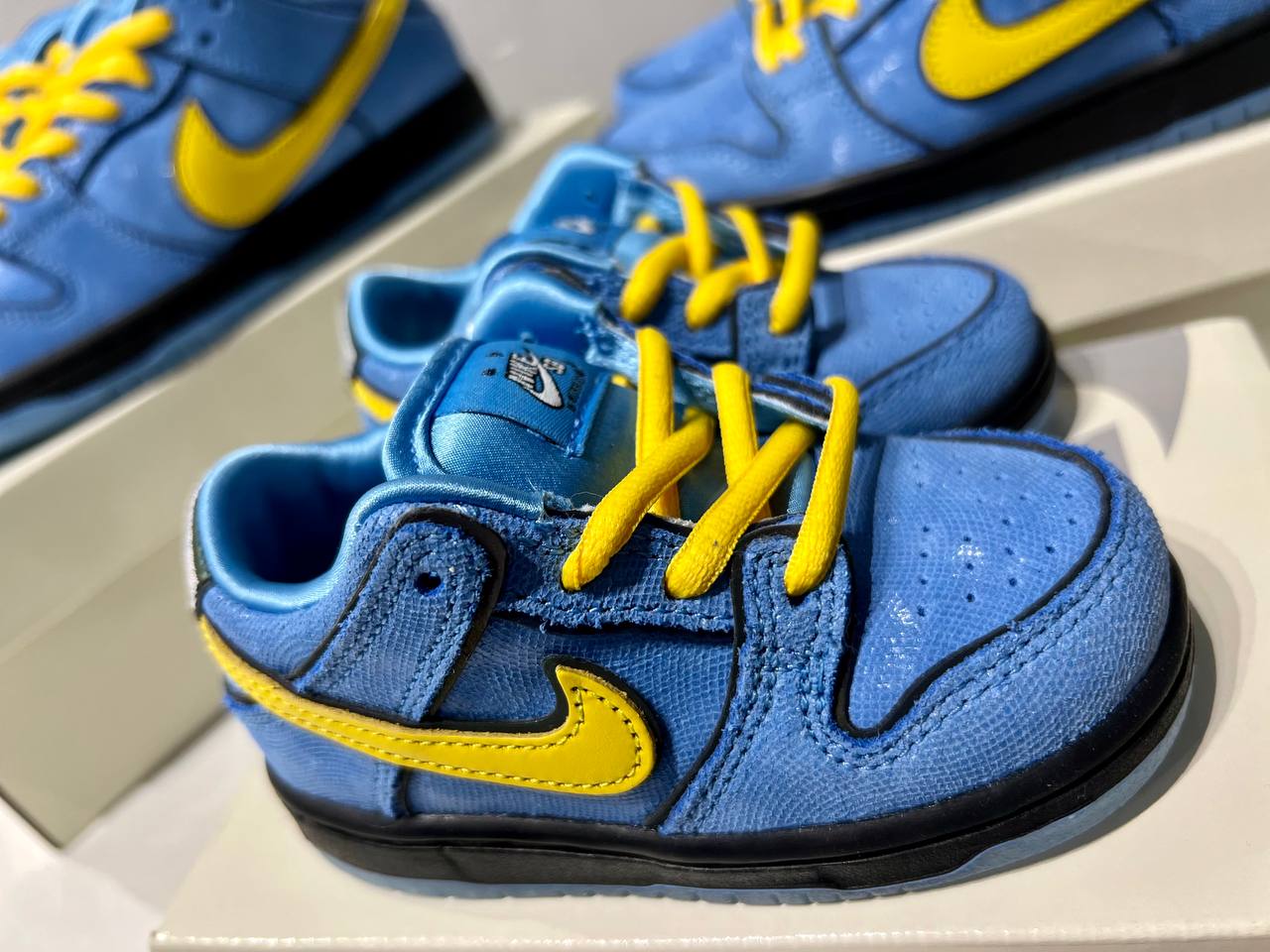 SB Dunk Low x The Powerpuff Girls "Bubbles" (Burbuja)