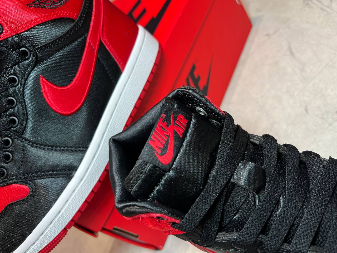 Air Jordan 1 High OG "Satin Bred" (W)