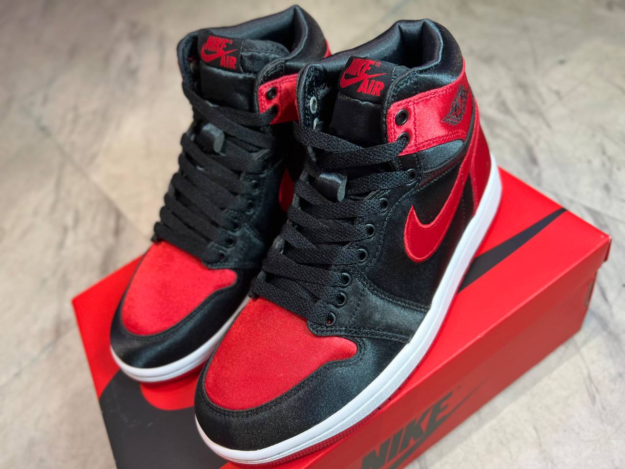 Air Jordan 1 High OG "Satin Bred" (W)