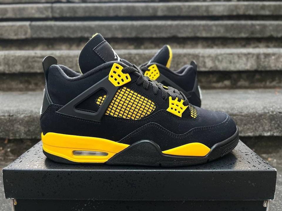 Nike Air Jordan 4 Retro "Thunder" (2023)