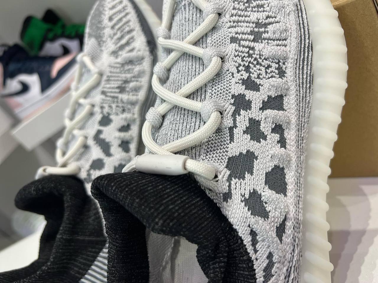 Yeezy Boost 350 v2 CMPCT "Panda"