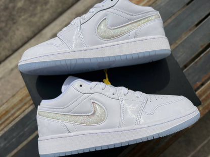 Air Jordan 1 Low SE "Glitter Swoosh"