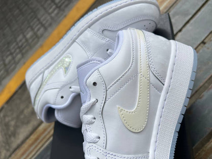 Air Jordan 1 Low SE "Glitter Swoosh"