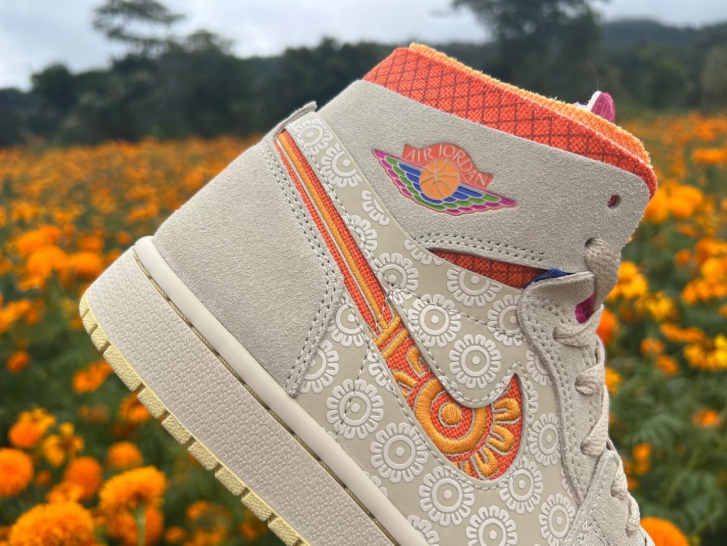 Air Jordan 1 High Zoom CMFT “Somos Familia” (2022)